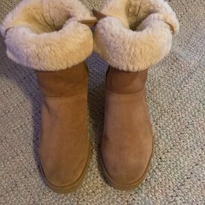 🦊 Ugg soft suede tan Uggs. EUC.